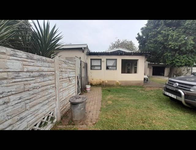 4 BEDROOM HOUSE FOR SALE IN KEMPTON PARK WEST